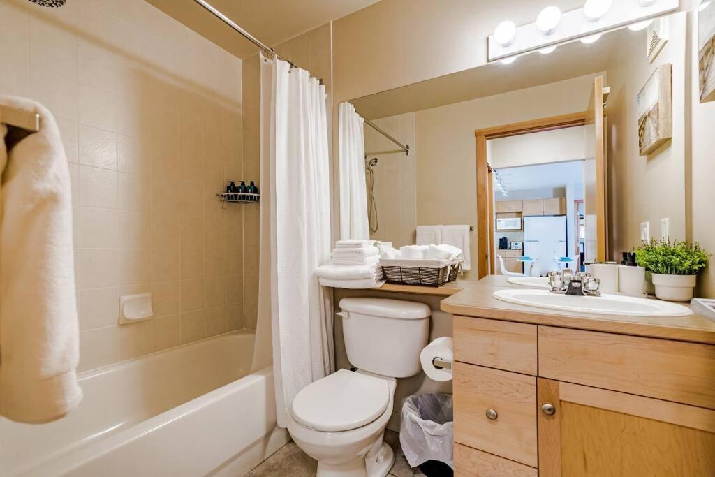 Lux 2Br/3Bd Suite/Mountain View! Канмор Екстериор снимка
