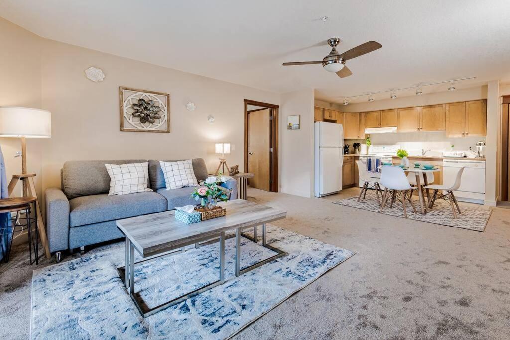 Lux 2Br/3Bd Suite/Mountain View! Канмор Екстериор снимка